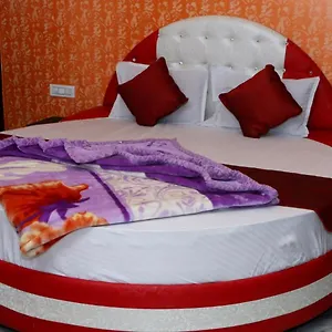 https://hotel-balwant-residency-chandigarh.shimlahotels.net
